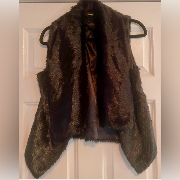 Steve Madden Jackets & Blazers - Steve Madden Faux Fur Vest, size Medium